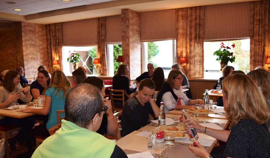 Breakfast The Roots of Agression in Parrot