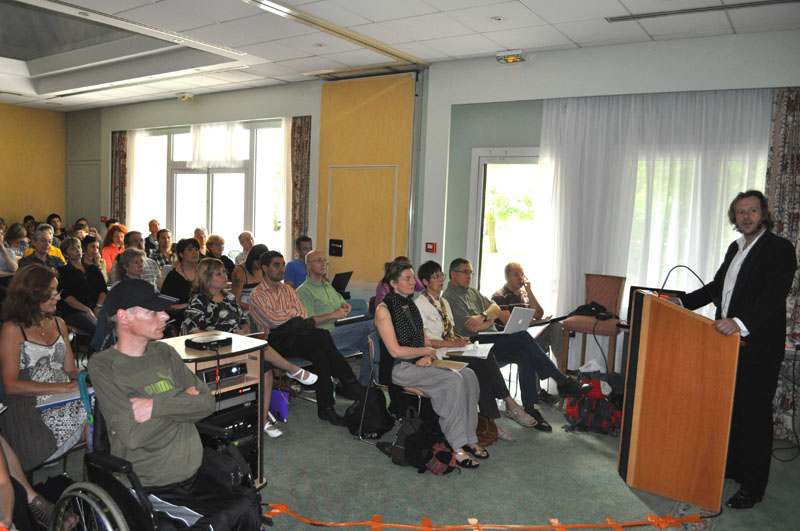 Johanne Vaillancourt at Fontainebleau in 2011 to speak on parrots.