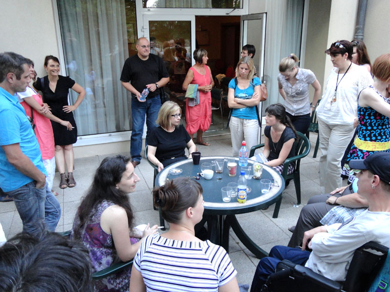 Johanne Vaillancourt at Fontainebleau in 2011 to speak on parrots.